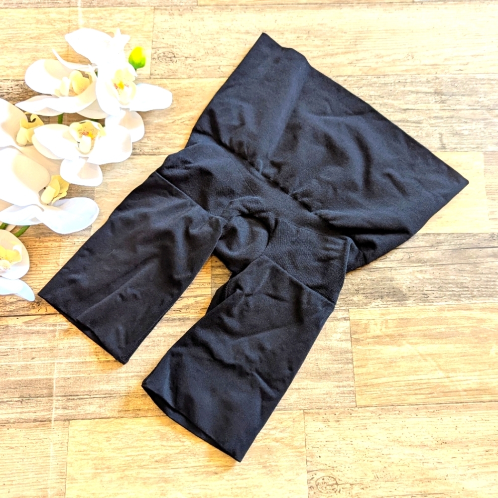 Red hot spanx black shaping shorts size S EUC